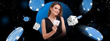 Antarmuka meja Speed Blackjack dengan kartu dealer dan pemain terlihat jelas di layar